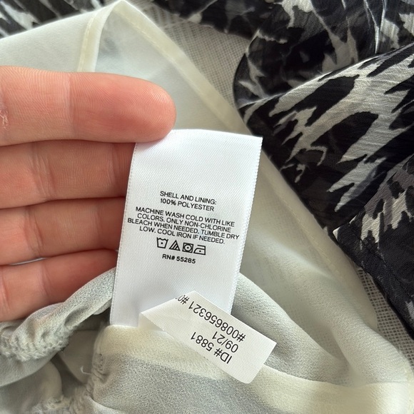 Express NWT Black and White Peplum Long Sleeved Blouse - Picture 9 of 13